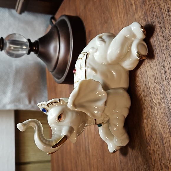 YH porcelain Other - Vintage 1998 Yh porcelain jeweled w gold trim good luck elephant
